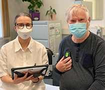 Oberärztin Dr. Anja Giers mit Patient Klaus Dähne